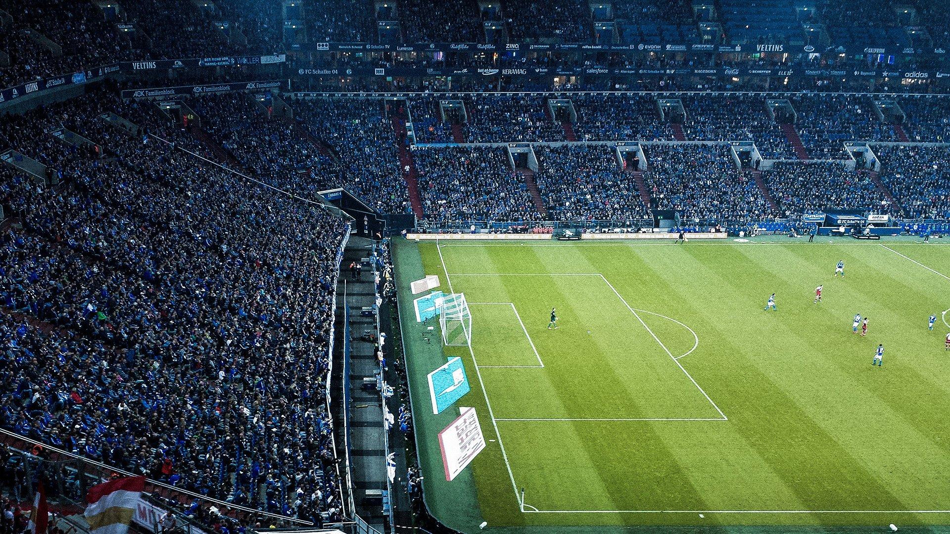 阿劳霍身价震荡引深思，从巅峰估值滑落，巴萨中卫的未来之路何在？